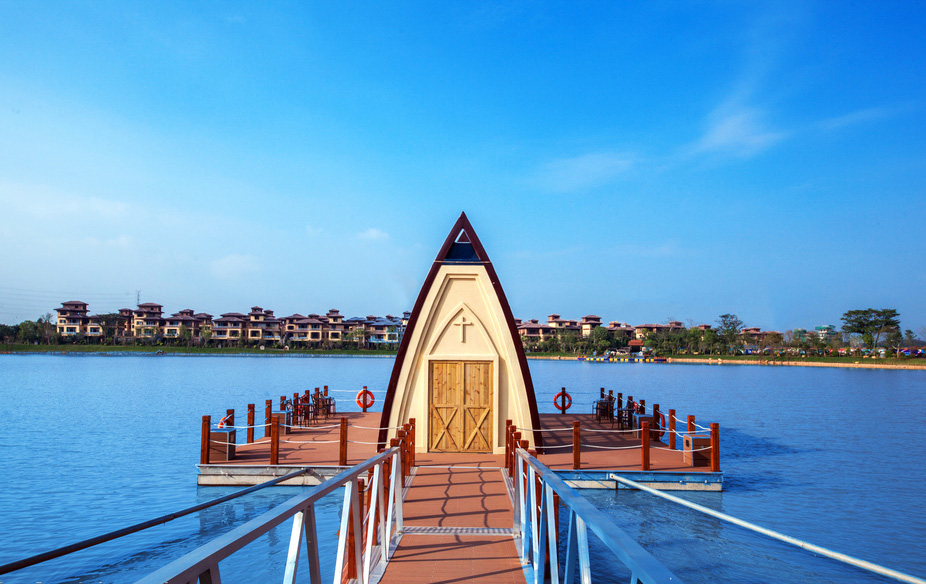 houseboat