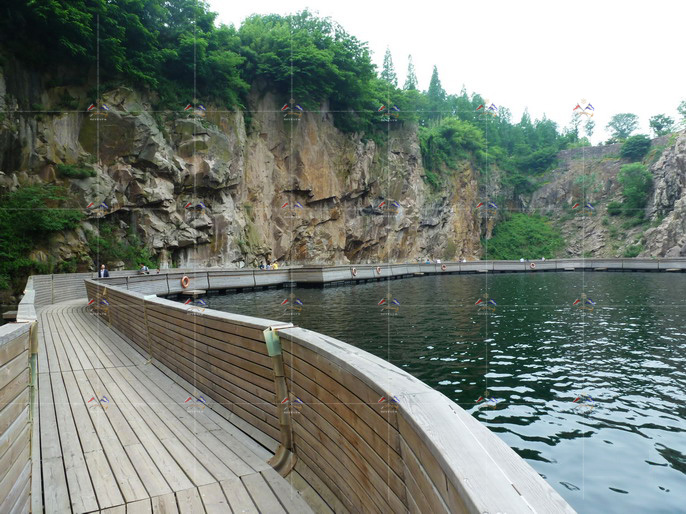 SHANGHAI LANDSCAPE PONTOON BRIDGE