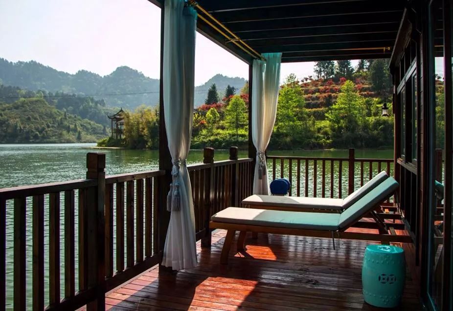 floating house